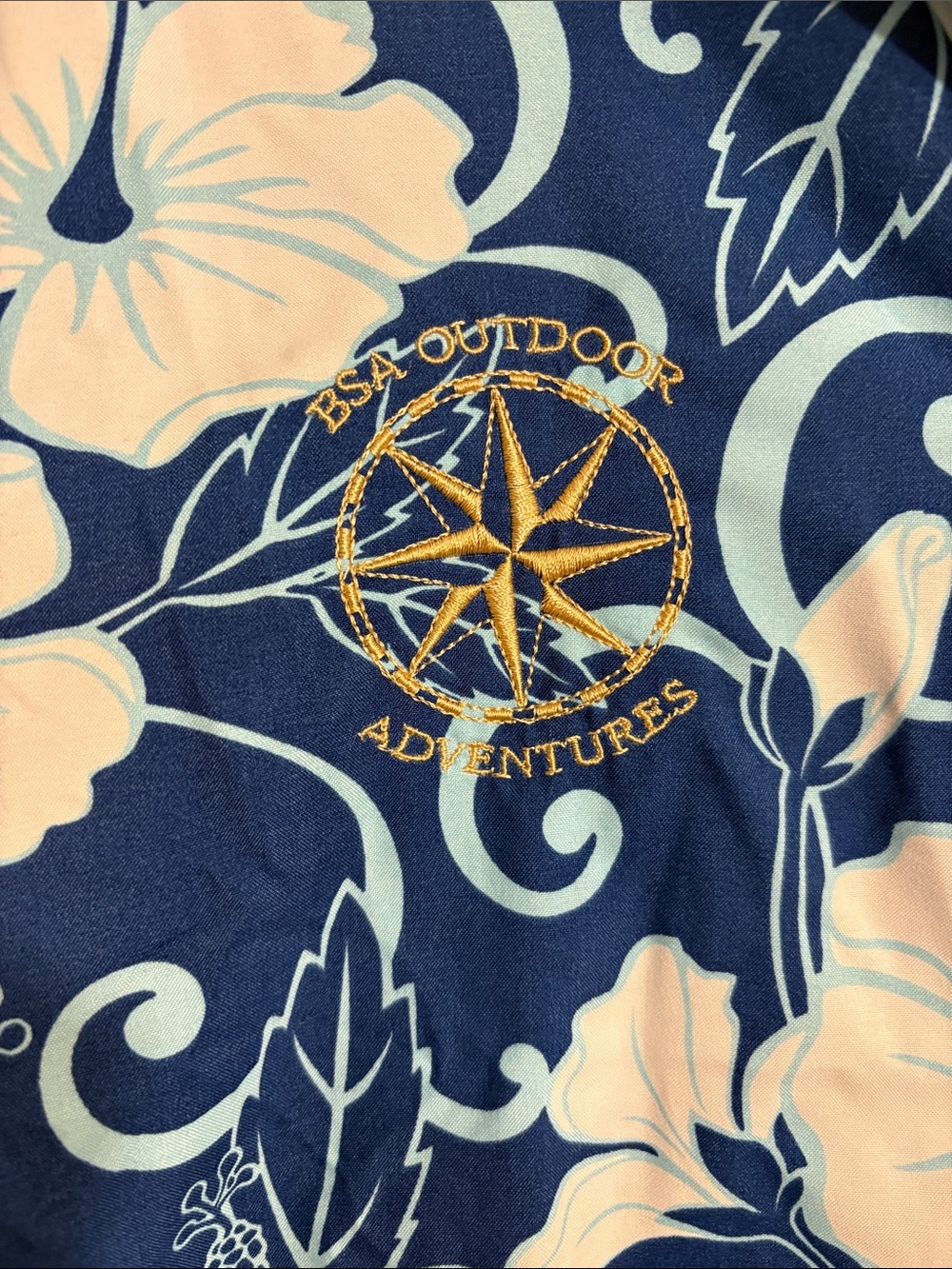 Uzzi Hawaiian Floral Button-Up Shirt in Navy & White size xl - Picture 2 of 8